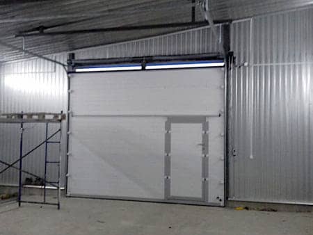Подъемные ворота с калиткой для гаража в Нур-Султане